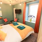 10 Keekle Terrace