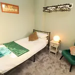 10 Keekle Terrace *