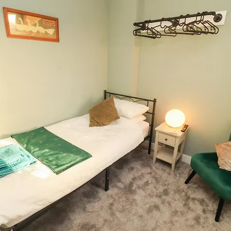 10 Keekle Terrace *