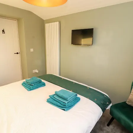 10 Keekle Terrace * Cleator Moor