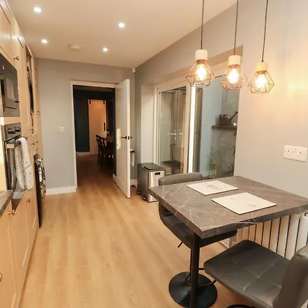 10 Keekle Terrace *