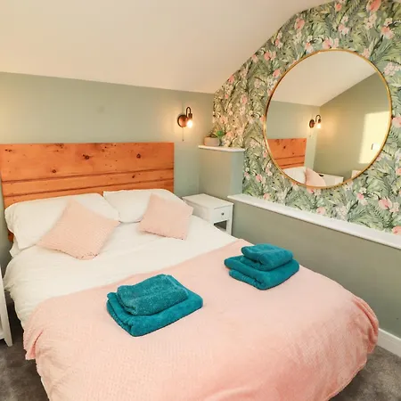 10 Keekle Terrace * Cleator Moor